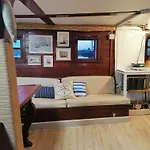 Corabia Santa Marina 船屋