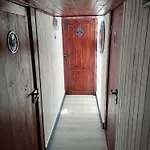 船屋 Corabia Santa Marina