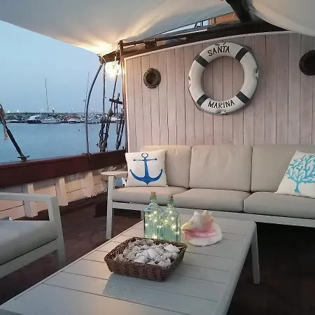 Corabia Santa Marina Ботель *
