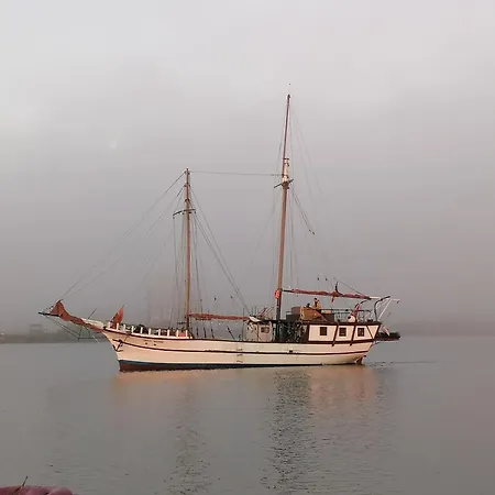 Corabia Santa Marina Ботель *