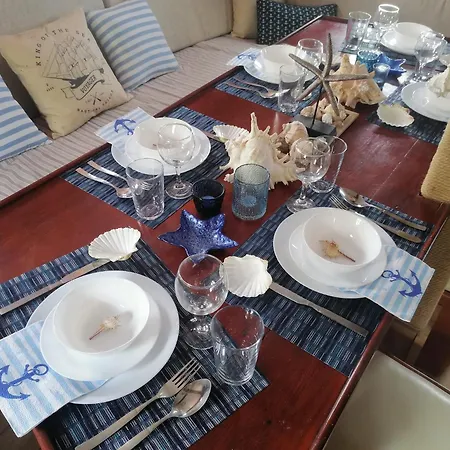 船屋 Corabia Santa Marina *
