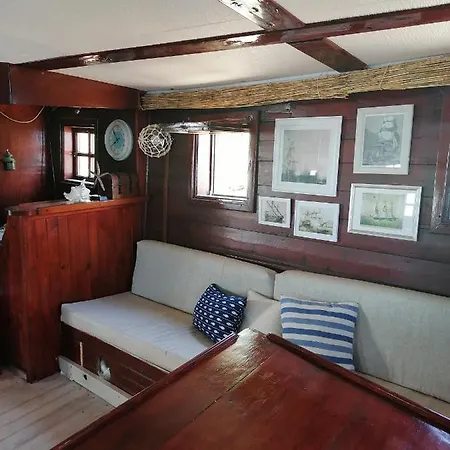 Corabia Santa Marina