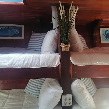 Botel Corabia Santa Marina *