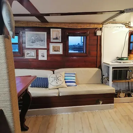 Corabia Santa Marina Botel